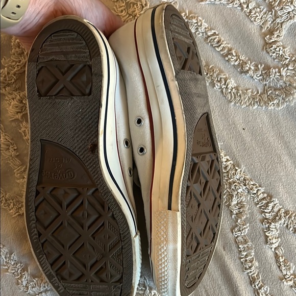 Converse White Sneakers with Red Accents - Picture 4 of 4